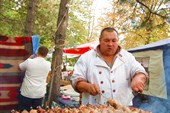 Wine-Day-Ziua-vinului-Moldova-Deni-vina-2013-Pixanews-2-680x537[